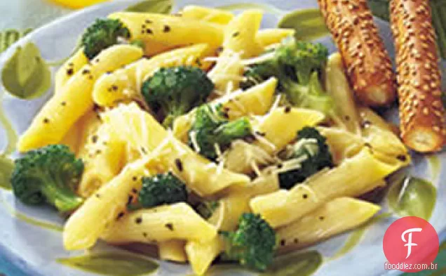 Massa de brócolis e alho Penne