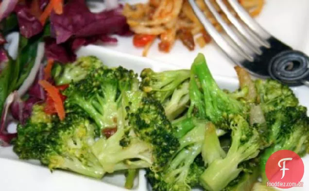 Brócolis Chinês Com Molho De Gengibre