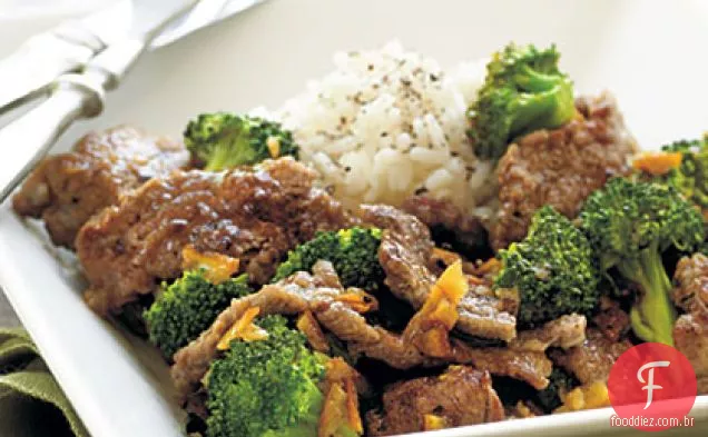 Carne de laranja e brócolis