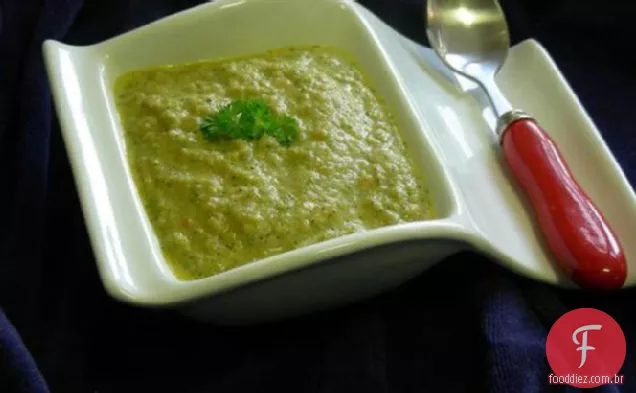 Sopa de brócolis fácil, mas elegante