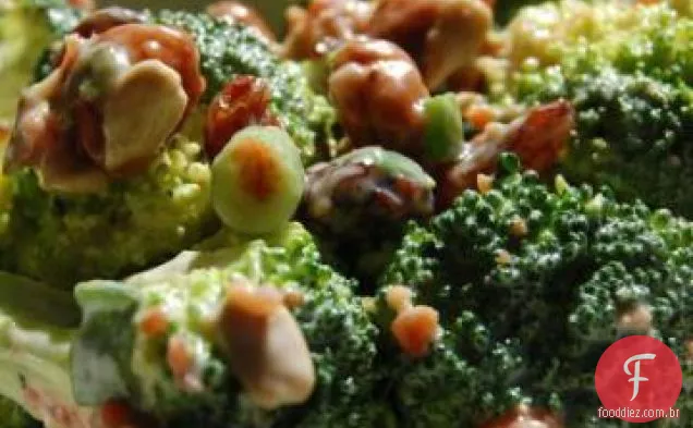 Salada De Brócolis Com Nozes De Cerveja