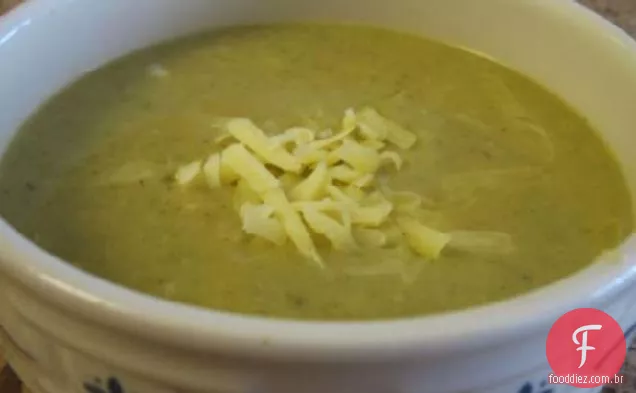 Sopa De Brócolis E Cheddar