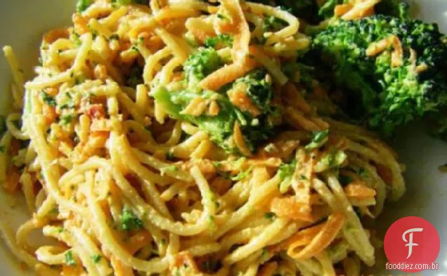 Macarrão De Gergelim Com Brócolis