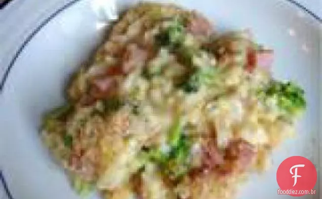 Presunto brócolis arroz e queijo caçarola