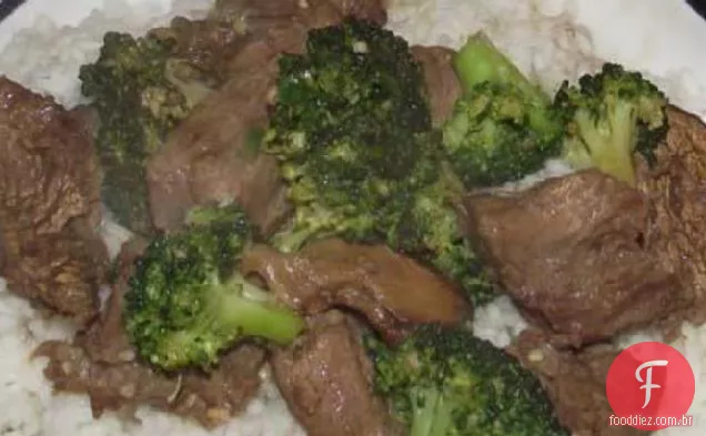 Carne e brócolis