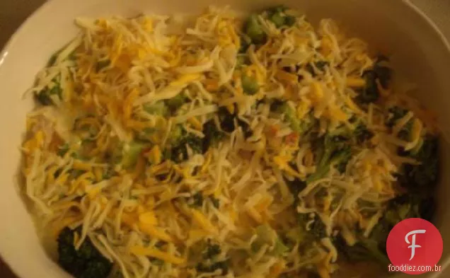 Caçarola de arroz de frango e brócolis