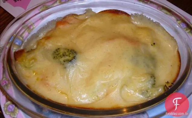 Cascas assadas e brócolis com presunto e couve-flor cremosa e Cheesy