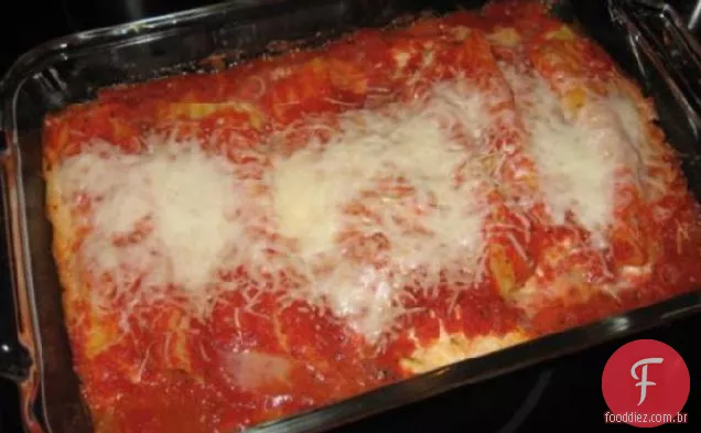 Brócolis Slaw Manicotti Com Molho De Pimenta Vermelha Assada