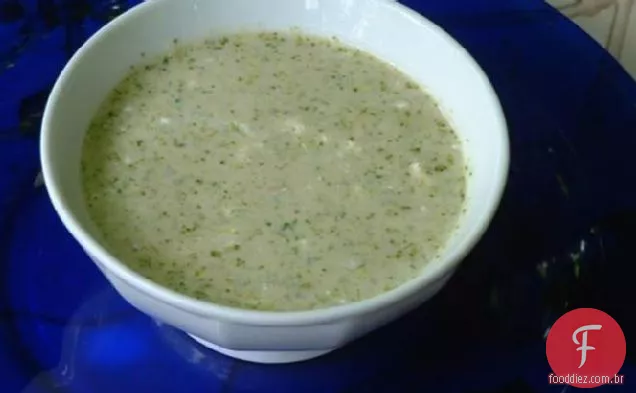 Sopa de Stilton e brócolis