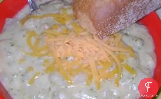 Sopa Lenta Do Brócolis Da Batata Do Fogão