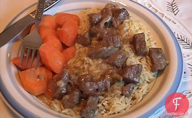 Frango e vegetais em um molho agridoce picante