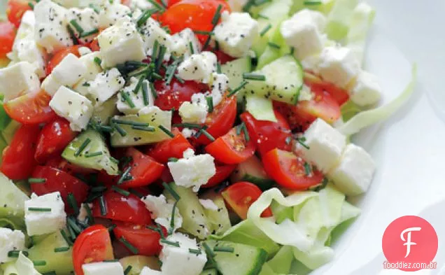 Queijo Feta, Tomate Cereja E Repolho Pontudo