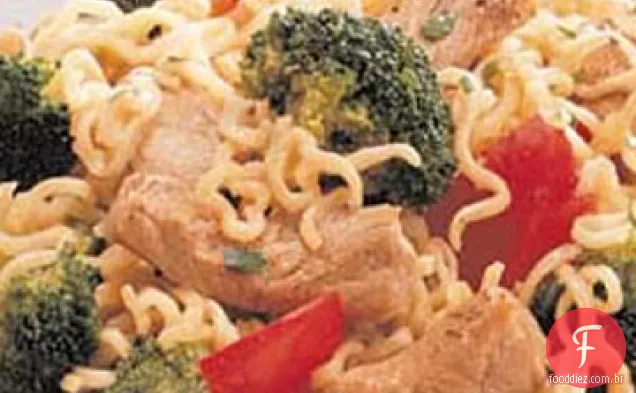 Ceia De Porco De Macarrão Encaracolado