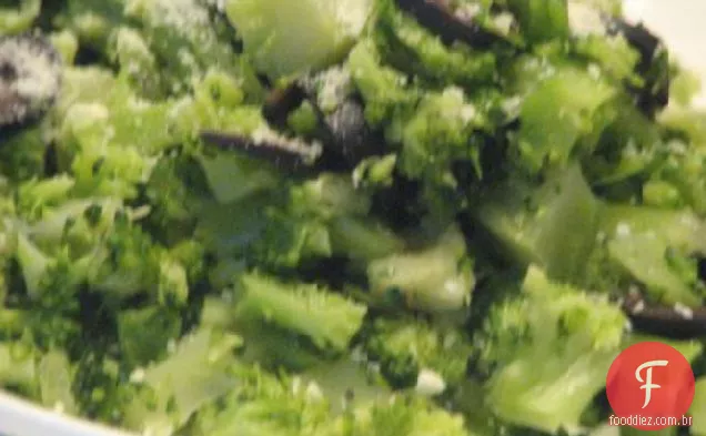 Brócolis com azeitonas pretas e Parmesão