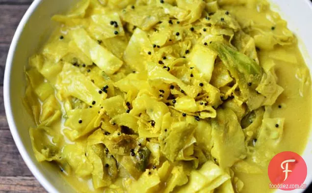 Repolho Em Iogurte Suave E Curry De Sementes De Mostarda