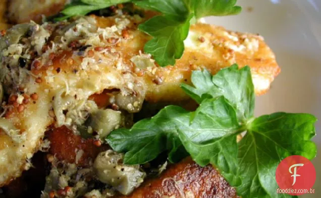 Queijo Halloumi frito com molho de limão e alcaparras