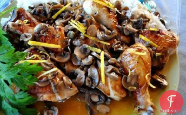 Frango em manteiga de alcaparras de limão