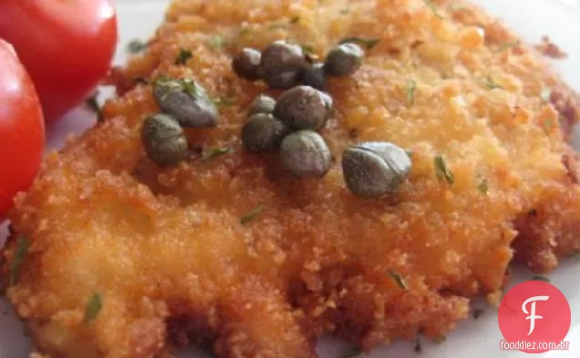 Schnitzel de frango revestido com Panko com alcaparras e limão