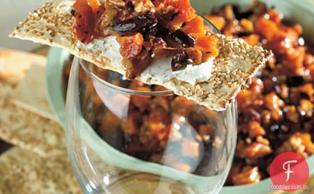 Tapenade de pêssego e noz-pecã com queijo de cabra