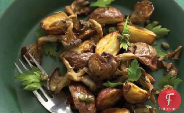 Salada de cogumelos e batata assada