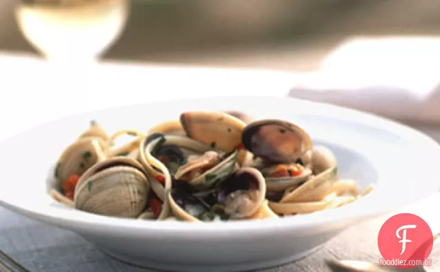 Linguine com molho picante de molusco