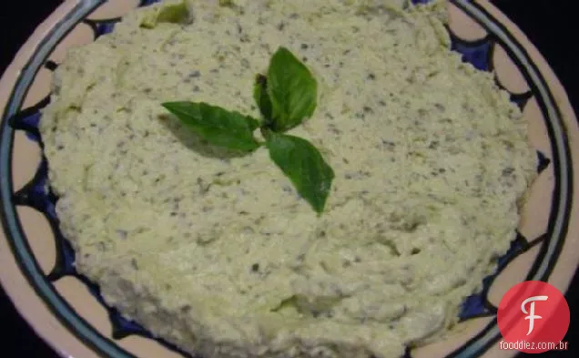 Propagação de parmesão, alcaparras e manjericão