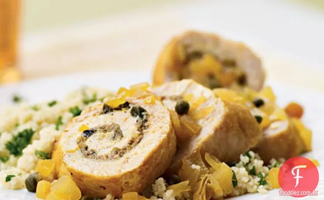 Roulade de frango com azeitonas e limões simples preservados