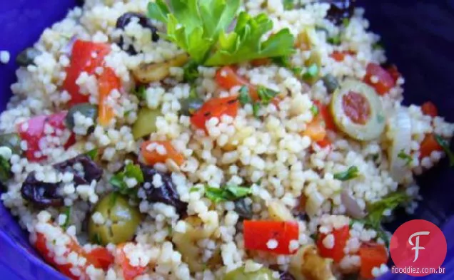 Salada de cuscuz estranha, mas maravilhosa