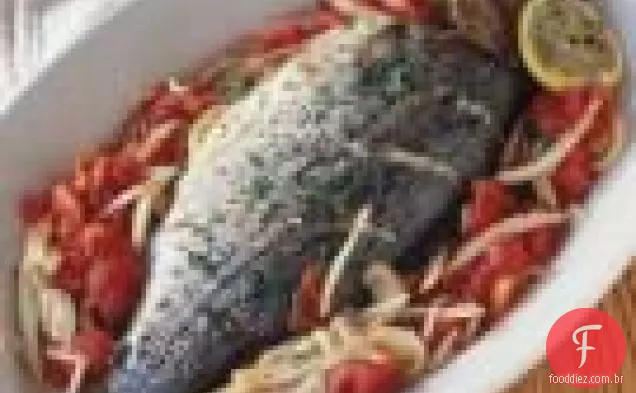 Robalo Listrado Inteiro Com Erva-Doce E Tomate