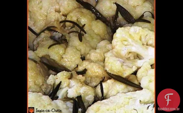 Couve-flor e batatas com sementes de mostarda preta