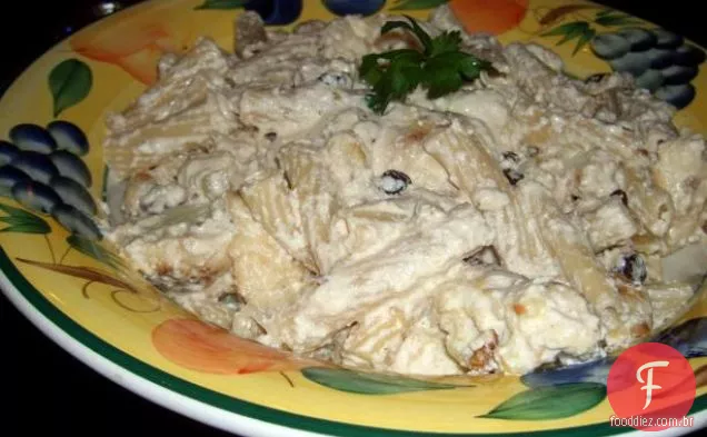 Macarrão Com Couve-Flor, groselha e nozes