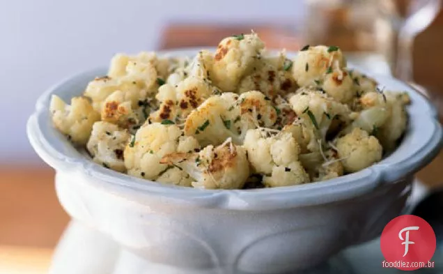 Couve-flor assada com ervas frescas e Parmesão