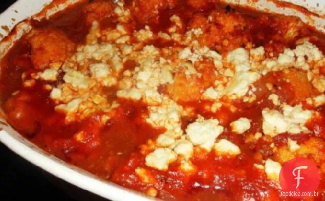 Kounoupithi (couve-flor assada com Feta e molho de tomate)