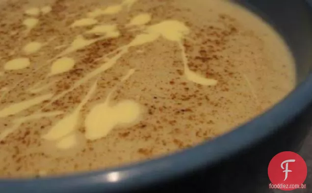 Sopa de couve-flor e noz-moscada