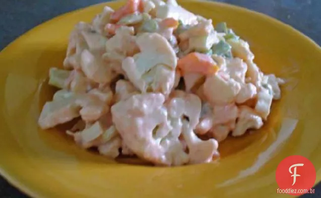 Salada de trituração de couve-flor com um sabor de Catalina