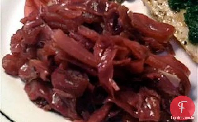 Saudável e delicioso: repolho roxo com maçãs e mel
