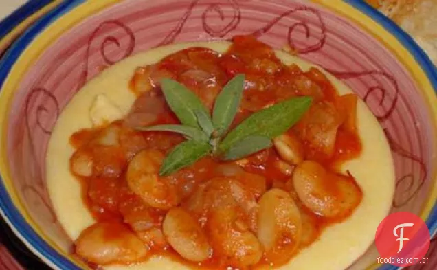 Polenta dedos com feijão e tomate