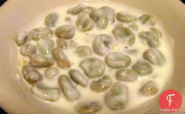 Favas de primavera em iogurte