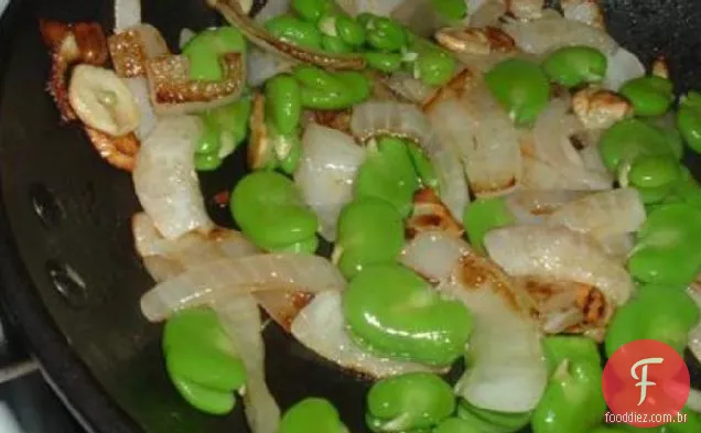 Cebola Caramelizada E Feijão Fava (Favas)