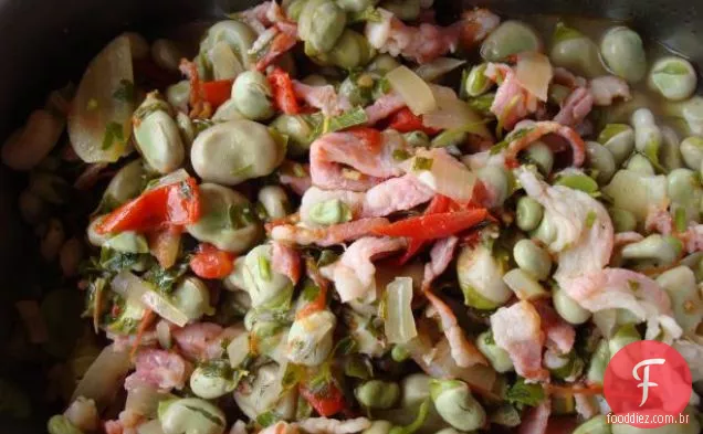 Espaguete com favas Jovens e queijo de cabra