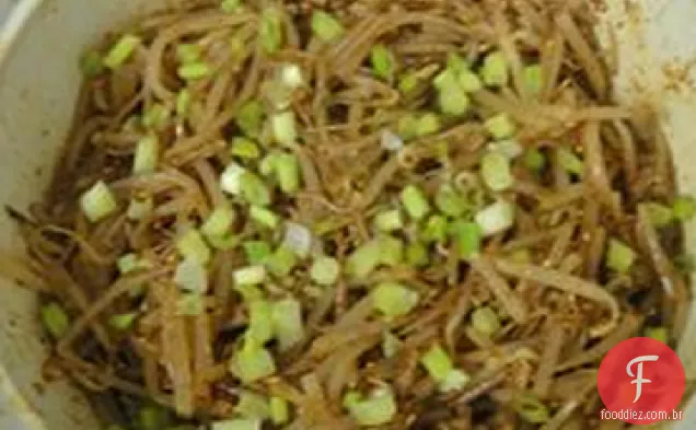 Kongnamool (Brotos Coreanos De Soja)