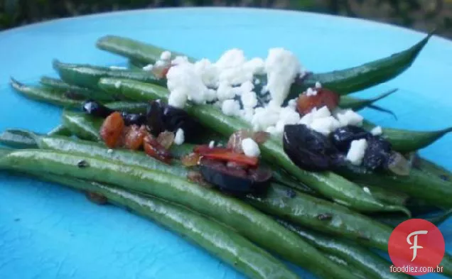 Feijão verde estilo grego com tomate e queijo Feta