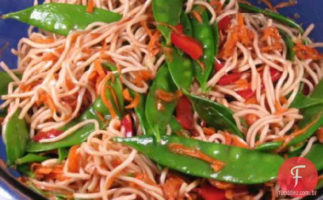 Salada Simples De Macarrão Soba