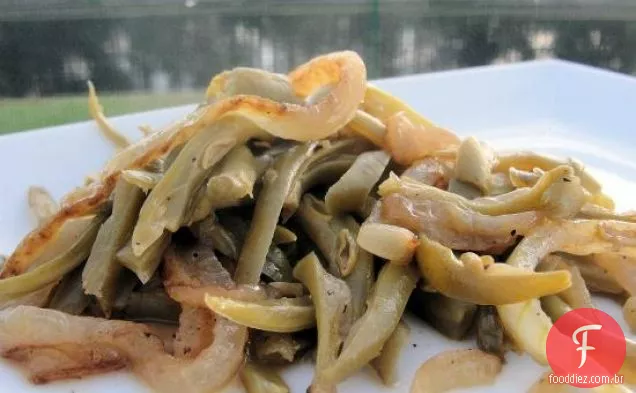 Feijão Verde Com Cebola Vermelha Caramelizada