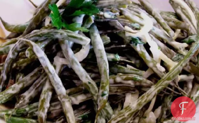 Salada de feijão verde com molho cremoso de estragão