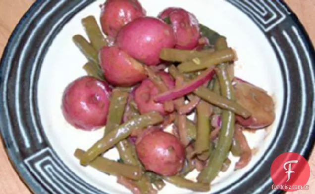 Salada de feijão e batata com vinagrete balsâmico