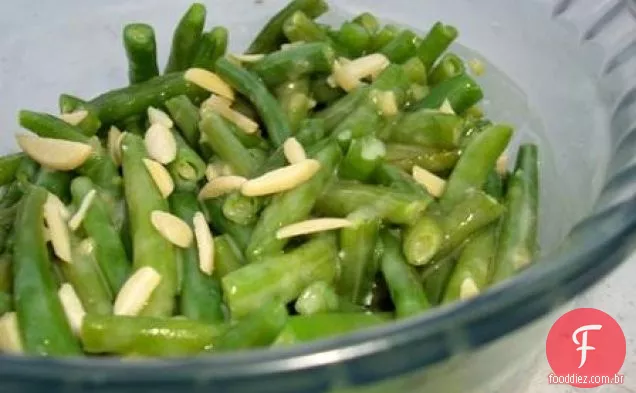 Triângulos de Tofu laqueados com feijão verde e castanha de caju