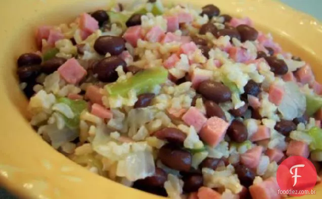 Caçarola Cubana de presunto, arroz e Feijão Preto