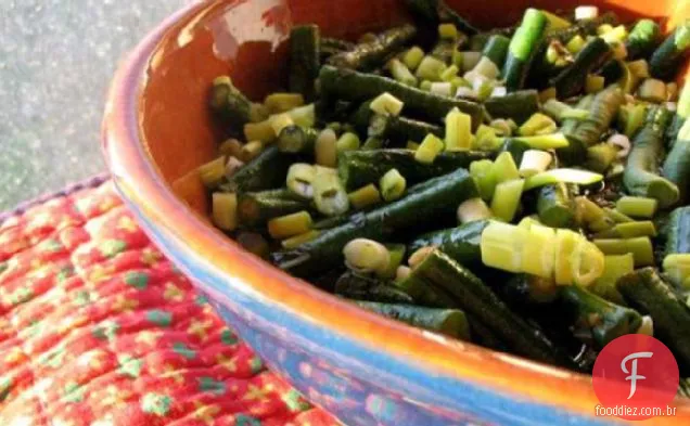 Salada de feijão verde e manjericão