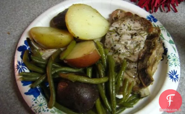 Alecrim porco com batatas e feijão verde